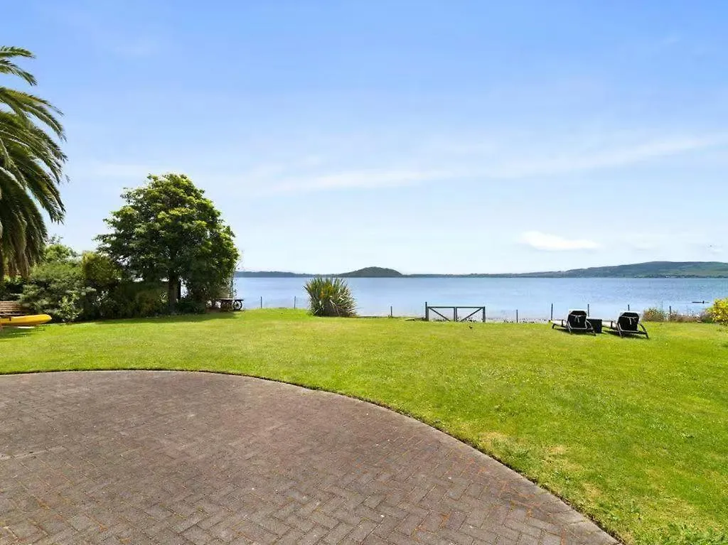 펜션 Tatai Lake Edge - 4 Bed Rotorua Lakefront