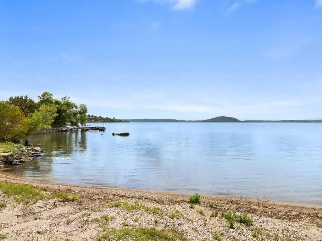Tatai Lake Edge - 4 Bed Rotorua Lakefront 뉴질랜드